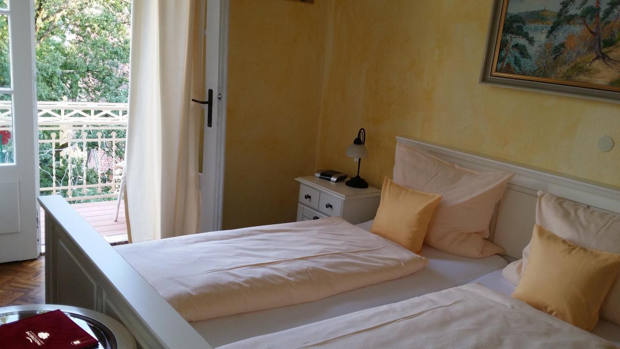 Rhoen Hotel Waldcafe St. Georg シュターツバート・ブリュッケナウ 部屋 写真